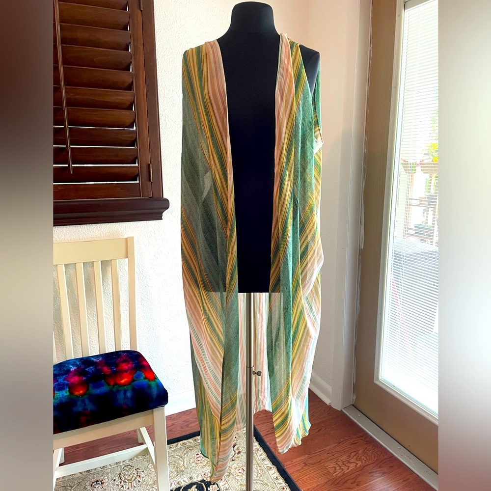 ❤️👀💜 Lauren Conrad sheer cover up or add on to outfit. L/XL